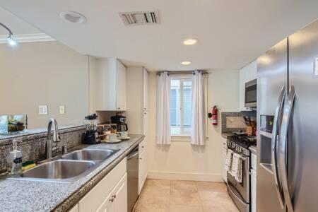 Awesome 3Br 2Bth 1 Block To Beach C2 Newport Beach Exterior photo