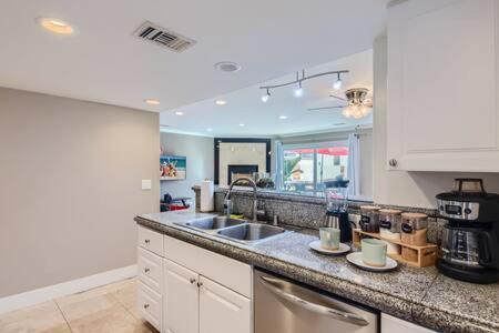 Awesome 3Br 2Bth 1 Block To Beach C2 Newport Beach Exterior photo